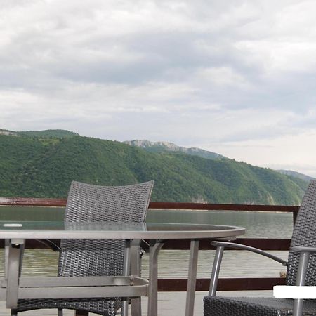 Pension La Ponton เอเชลนิทซา ภายนอก รูปภาพ