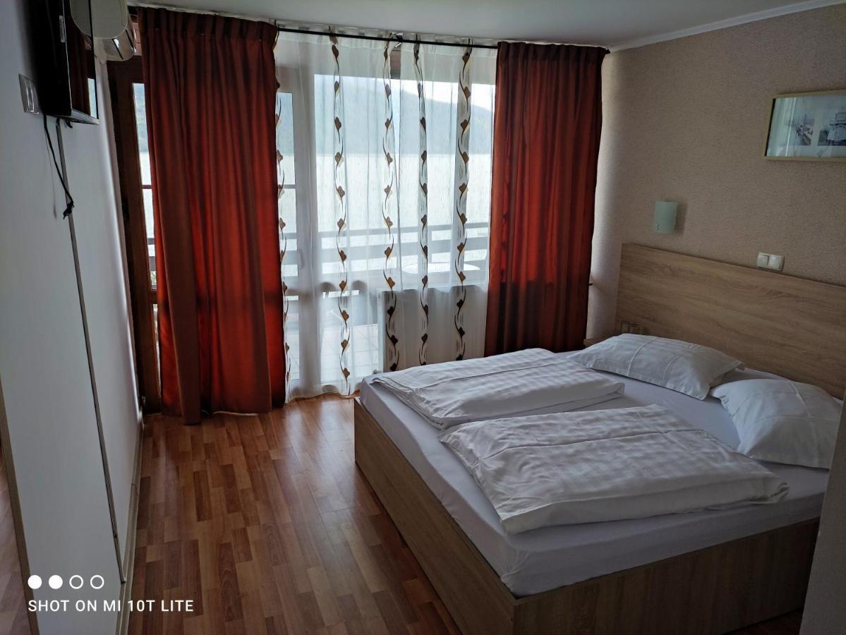 Pension La Ponton เอเชลนิทซา ภายนอก รูปภาพ