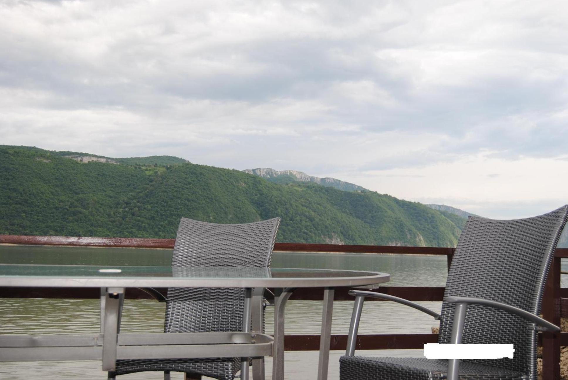 Pension La Ponton เอเชลนิทซา ภายนอก รูปภาพ